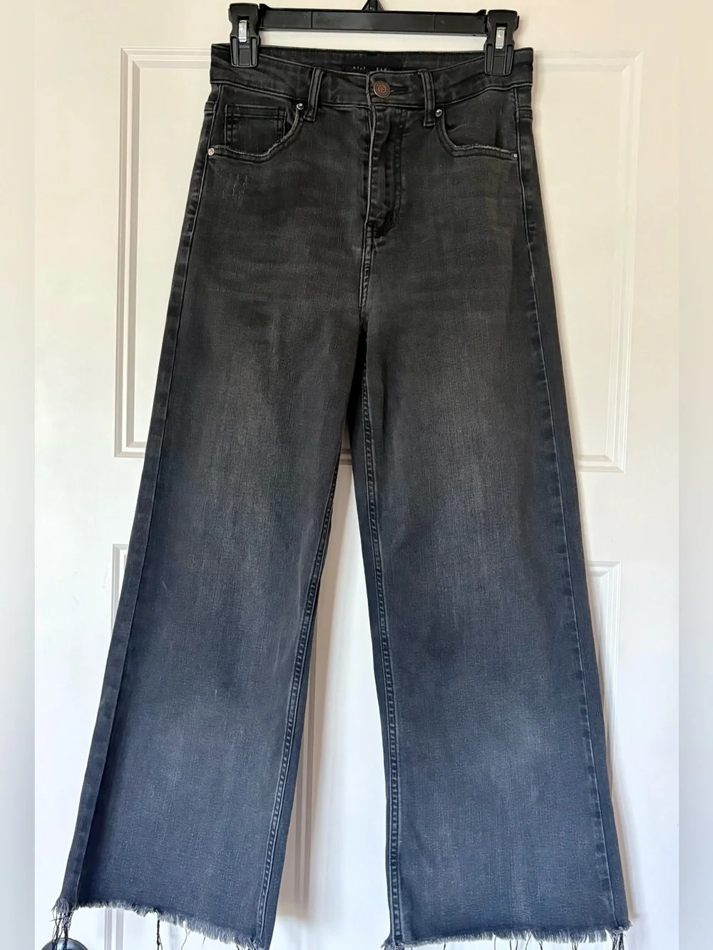 Risen Cropped Wide Leg Stretch Jeans in Black - Picture 5 of 5